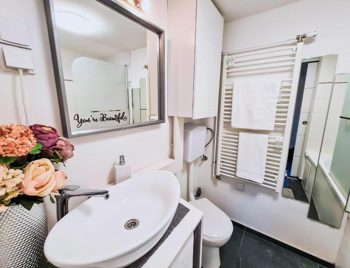 Modern Flat In City Center 布达佩斯 外观 照片